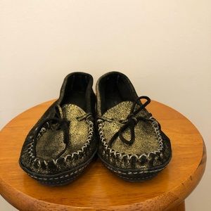 Made in Canada suede moccasins, US 6